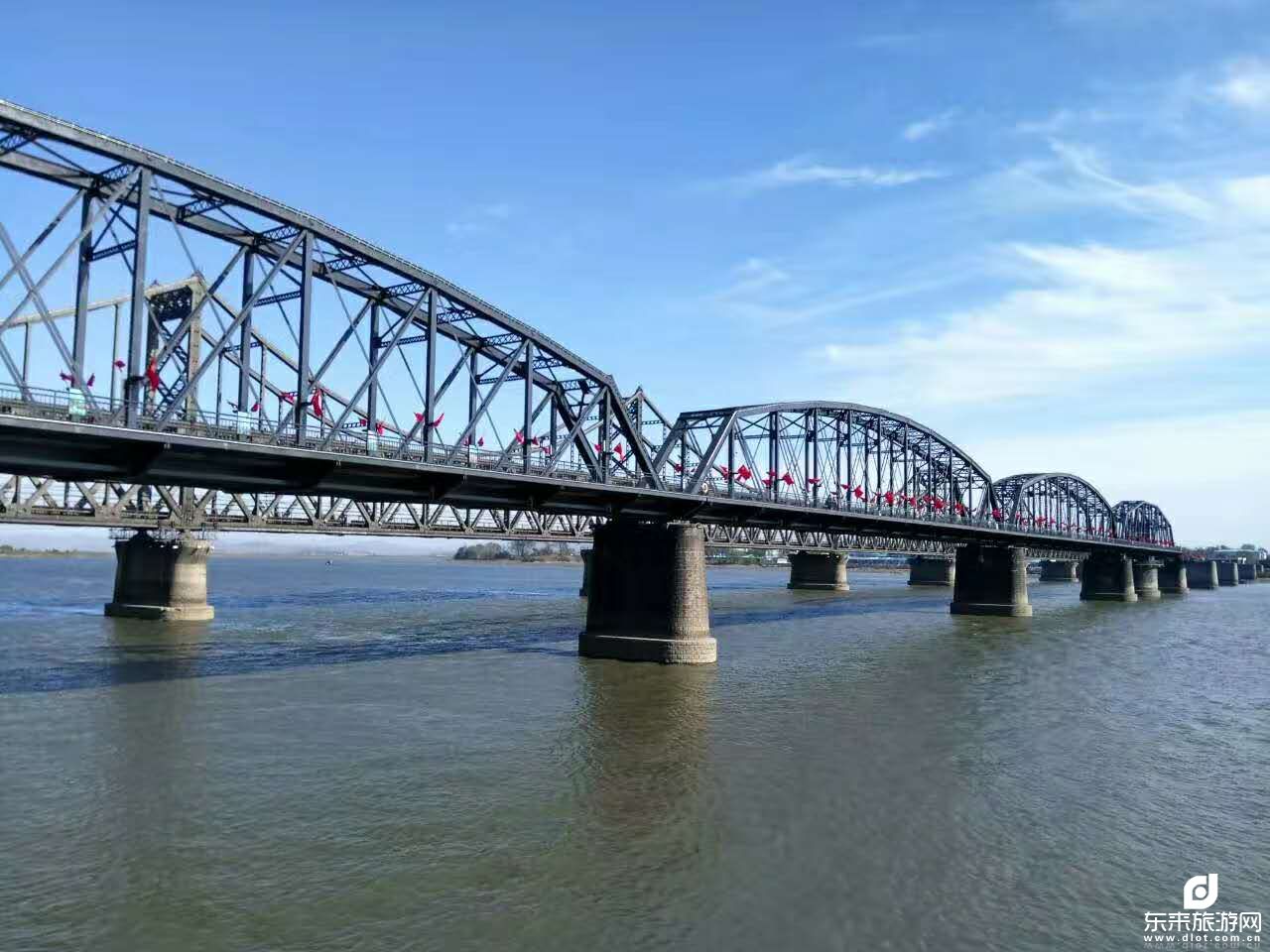丹東中朝邊境、安東老街、虎山長城、鳳凰山、二日游