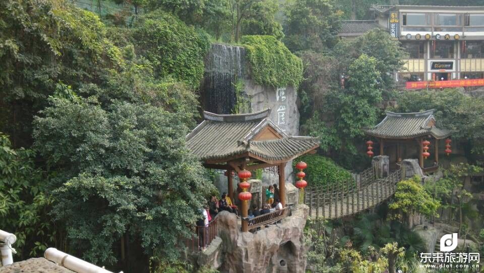 【首選重慶】武隆仙女山|天生三橋|烏江畫(huà)廊|蚩尤九黎城 魁星樓|磁器口|解放碑|洪崖洞雙飛6日游